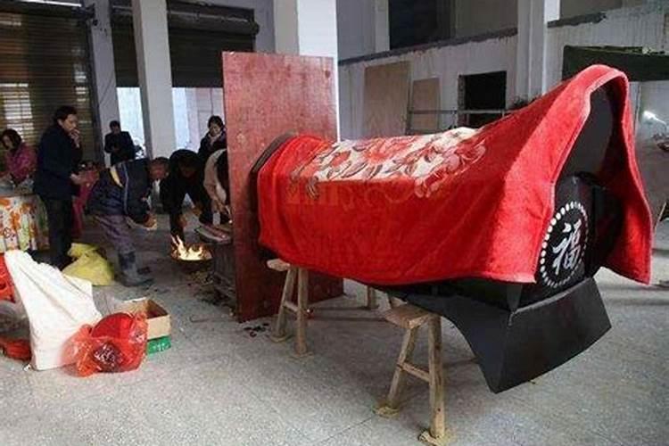 梦见看见棺材代表什么预兆