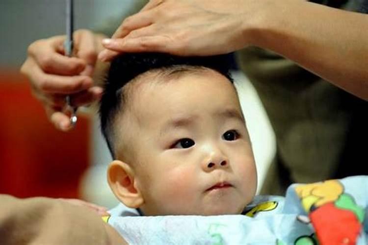 男子假扮道士给人算命其实是做什么的？