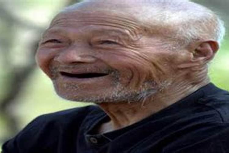 梦见年龄大的老人什么意思？