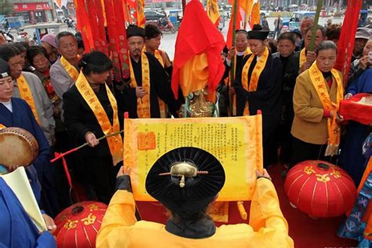 如果亲人去世了,而我又不在当地,人在外地。那么头七的时候应该做些什么...