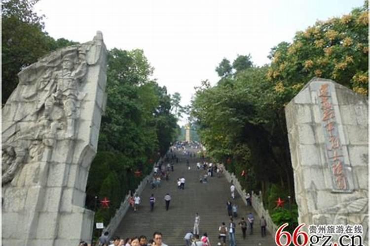 女人梦见和男老板睡在一起,梦见和男老板躺在了一起