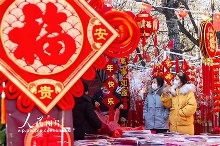 梦见有领导来我藏到床底下去的预兆