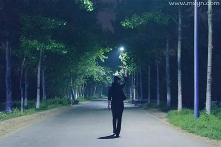梦见陌生男人进家门的预兆