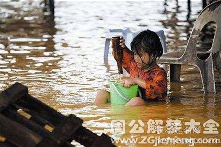 梦见河水暴涨冲走人的预兆