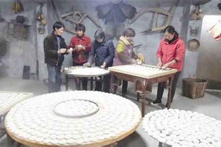 女人梦见在坟墓前跪拜磕头