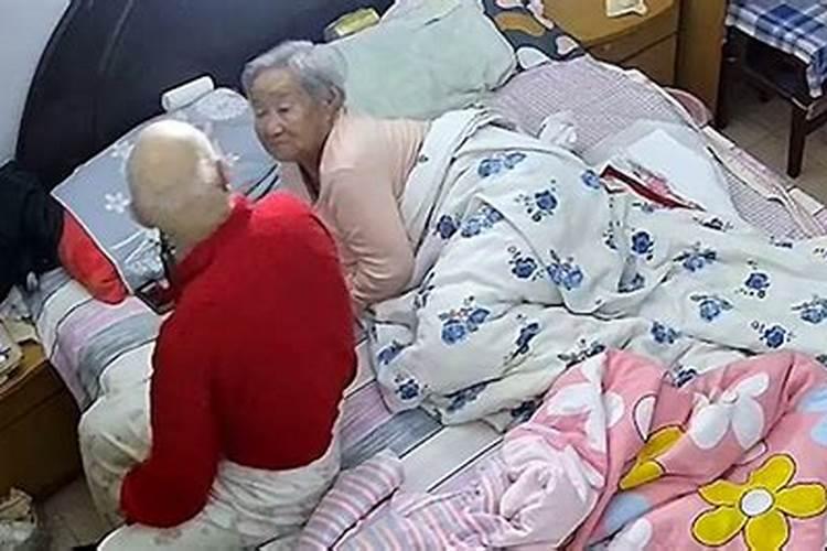 梦到死去的爷爷奶奶是什么意思？