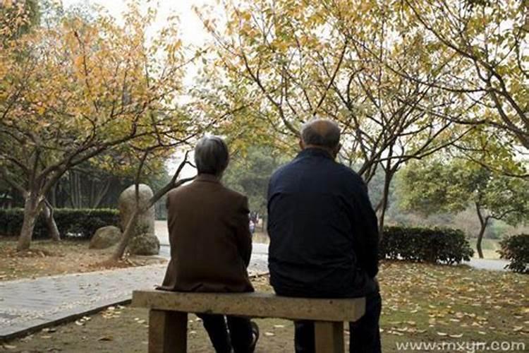 做梦梦到已故的老人是什么意思