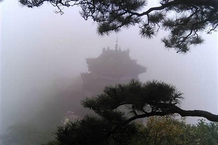 辽宁省鞍山市岫岩县除了可以观赏枫叶还有什么景色呢？