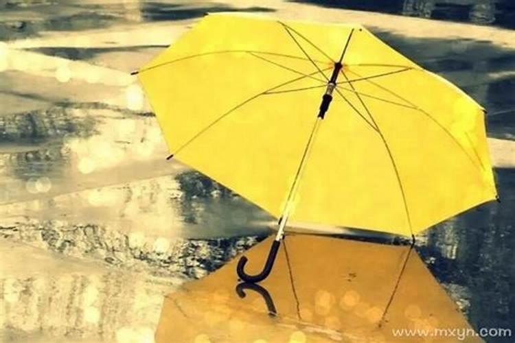 梦见下雨有人帮我撑伞