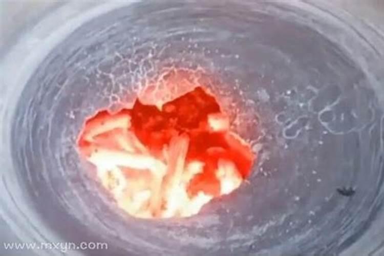 梦见肚子破了个洞是什么意思？