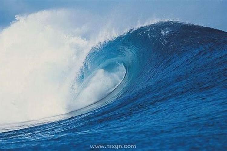 梦见海浪翻滚的预兆