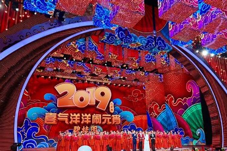 在元宵节当天,王源送了什么给甜馨 小熊