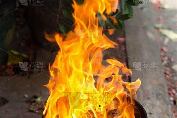 过年前给过世的父母烧纸钱是在哪天,有哪些讲究吗？