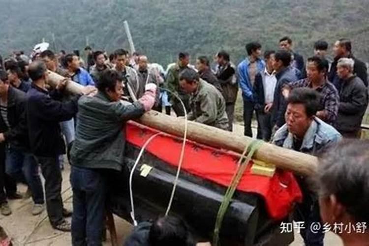 梦见梦父亲抬装有死人的棺材的预兆