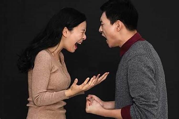 梦见和丈夫吵架摔东西的预兆