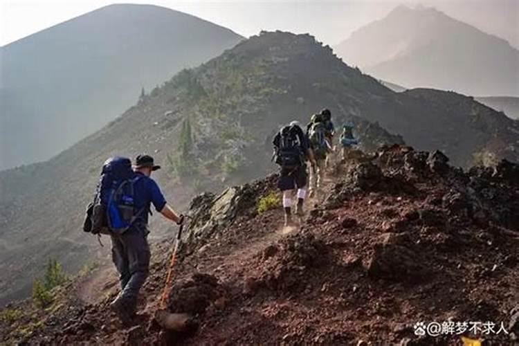 梦见自己亲眼看见大山倒塌是吉还是凶？