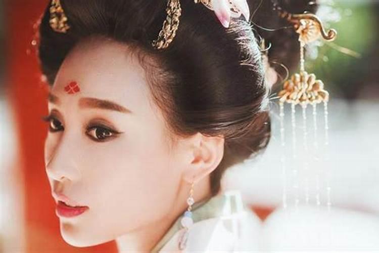 命犯桃花是什么意思？