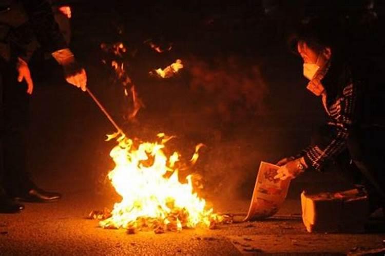 祭拜婴灵 给婴灵立神主牌 是要找神婆还是去什么庙里？求具体答案