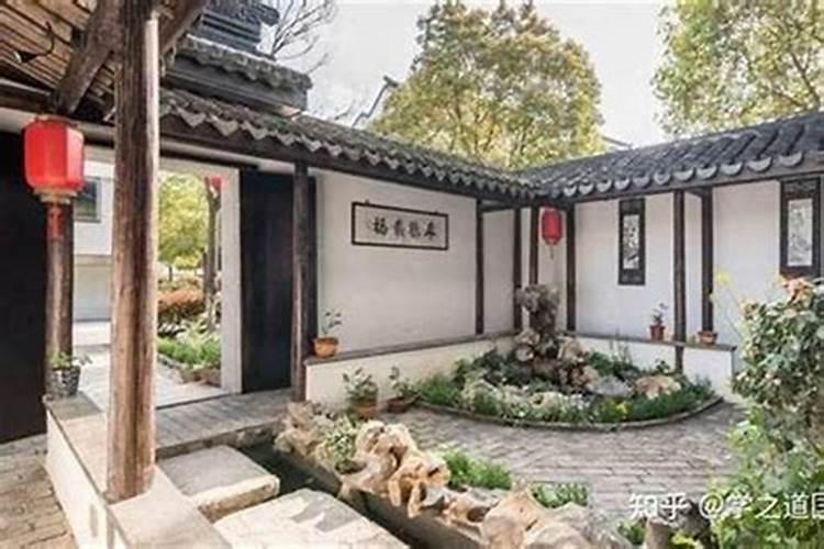 81年属鸡女2025年每月运势及运程详解