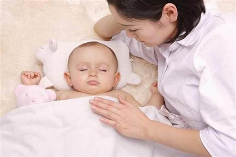 梦见怀抱男童哄其睡觉的预兆
