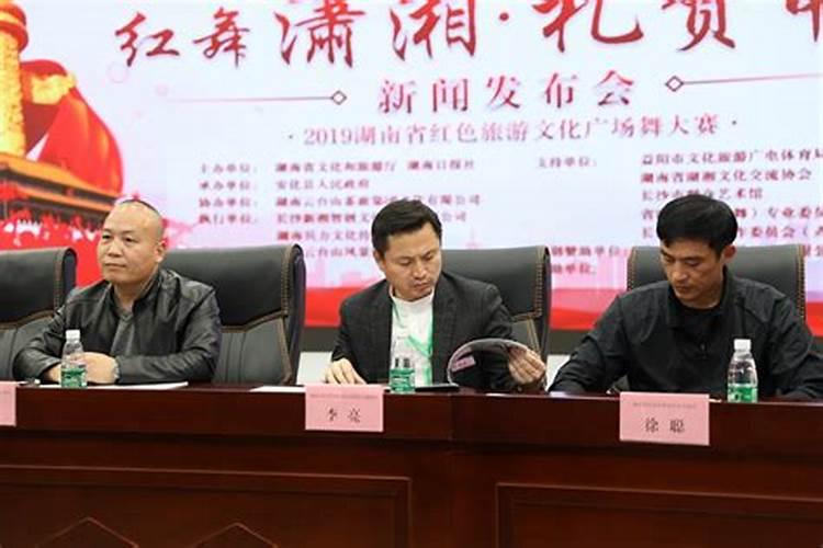81年鸡女一生大运几次 大权在握则一鸣惊人