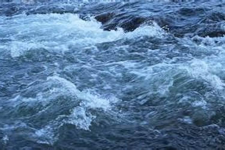 梦见河水汹涌的预兆