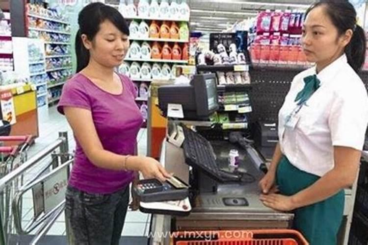 怀孕梦见自己来大姨妈了还看到血
