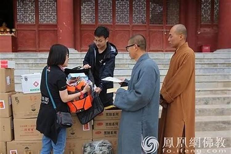 三合手链是三个属相还是两个属相,猪兔羊三合手链怎么配戴？