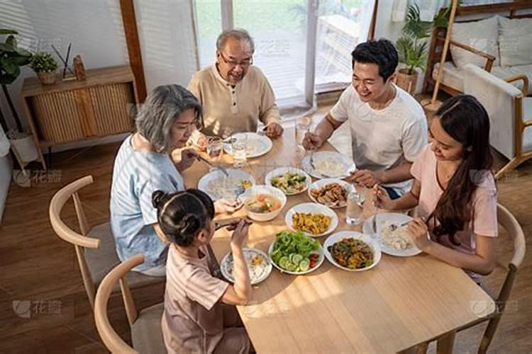 梦见去已故爷爷奶奶家吃饭