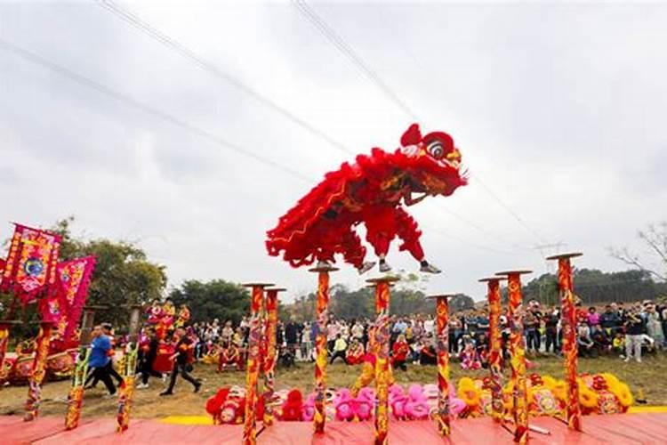 属鸡人将来十年运势 事业停顿日渐兴盛？