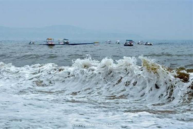 梦见大海或湖水是什么意思？做梦梦见大海或湖水好不好