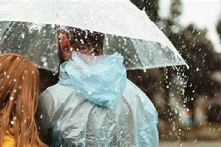 女人梦见下雨是什么意思