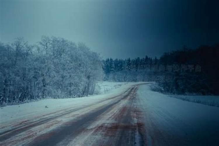 梦见路上有很深的白雪的预兆