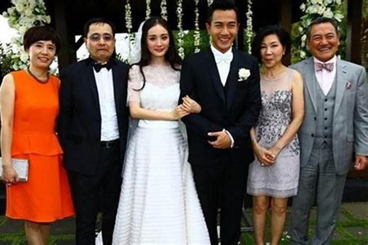 梦见父母穿白婚纱的预兆