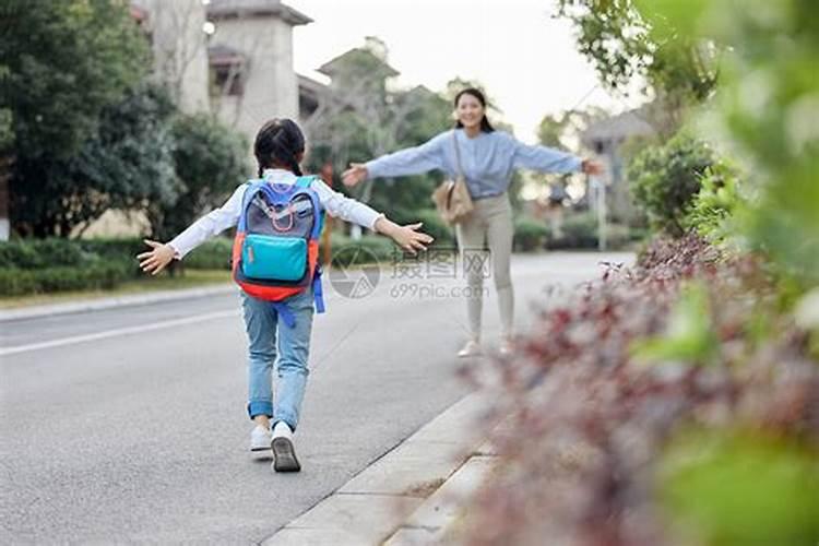 梦见回家的路上碰见陌生人