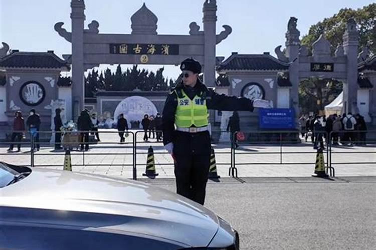 梦见汽车轮胎暴了的预兆