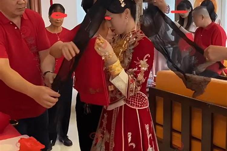 福建有的地方摆酒席,不但不收礼金,还一人给一包中华烟,这是为什么...