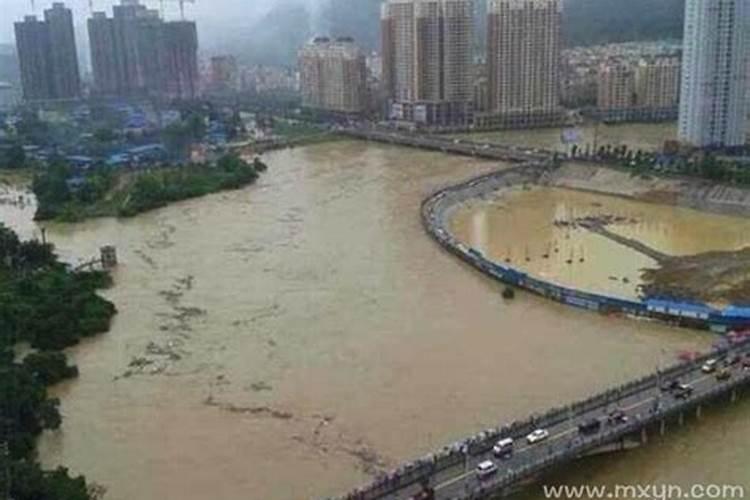 梦见涨水是什么征兆？