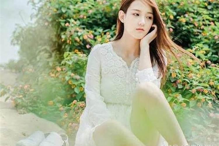 我是1985年农历七月十五晚上7点左右出生的!性别女!想知道我自己的八字和...