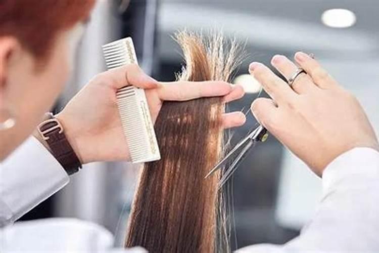 女人梦见别人理发是什么意思
