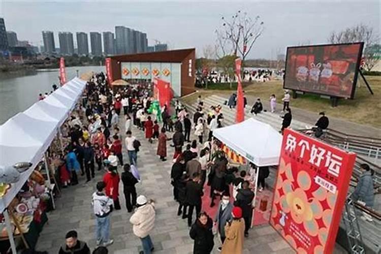 男属狗女属羊什么时候结婚好!麻烦大家帮忙看一下时间 谢谢