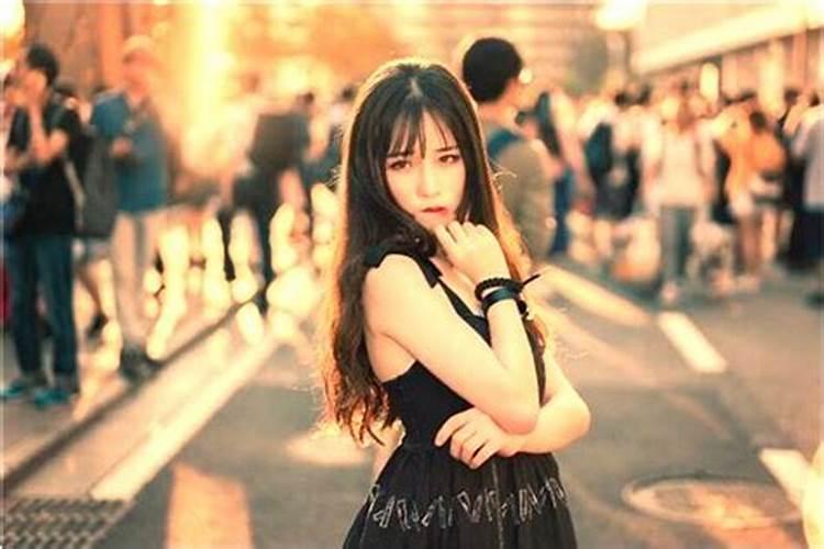 梦见情人和别的女人在一起什么意思