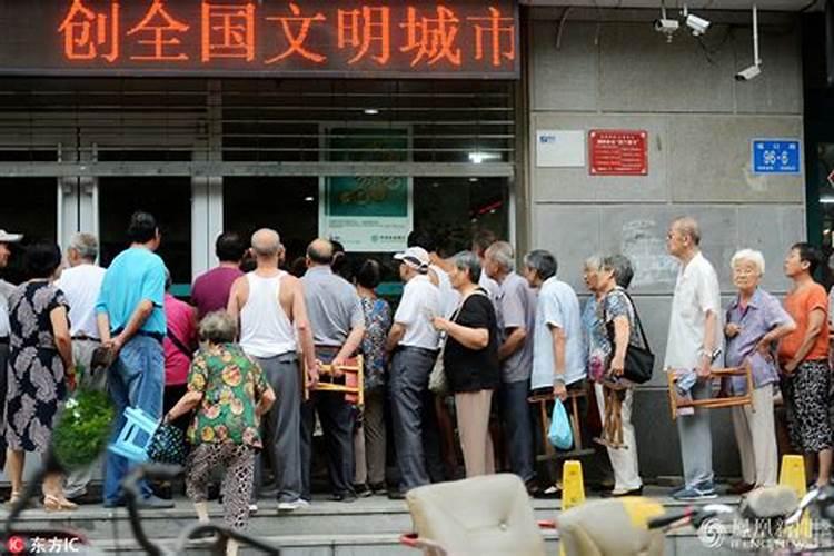 两个人合不合是看属相还是看八字 八字合婚的注意事项？