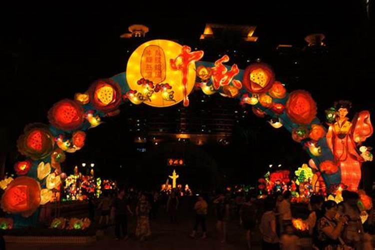 中秋节玩花灯的主要活动内容是什么？