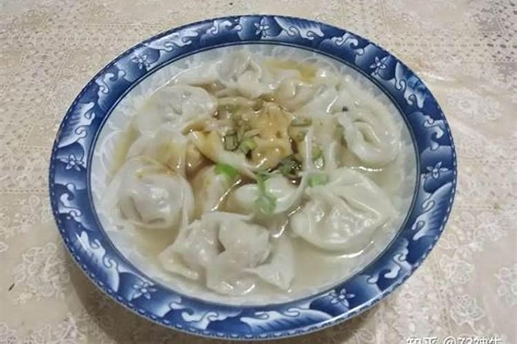 腊月出生的鸡男命运好吗 属鸡人的贵人是哪个属相