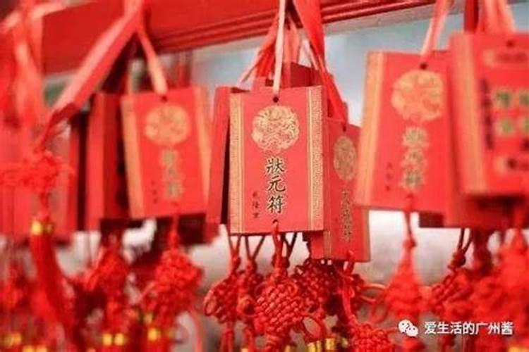 解梦:我梦见我的妈妈因为我和爸爸吵架想不开,就穿着一套美人鱼的衣服...