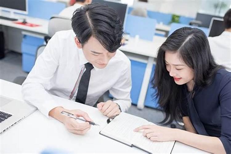 梦见女同事向我示好