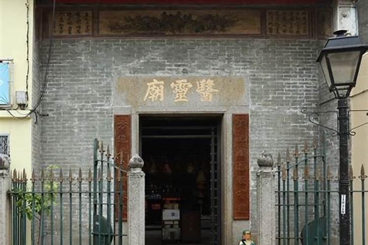 四川甘孜夏天热吗