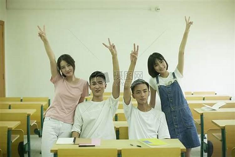 梦见很多同学聚在一起有什么征兆