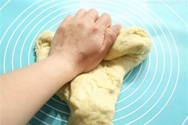 请看下以下八字:甲午年 【马年】庚午月 丙寅日